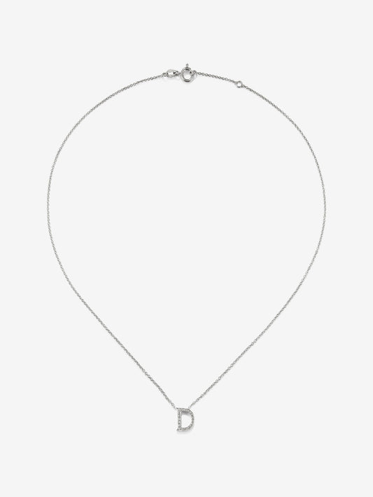 Colgante de oro blanco de 18K con diamantes en talla brillante de 0,09 cts y letra D