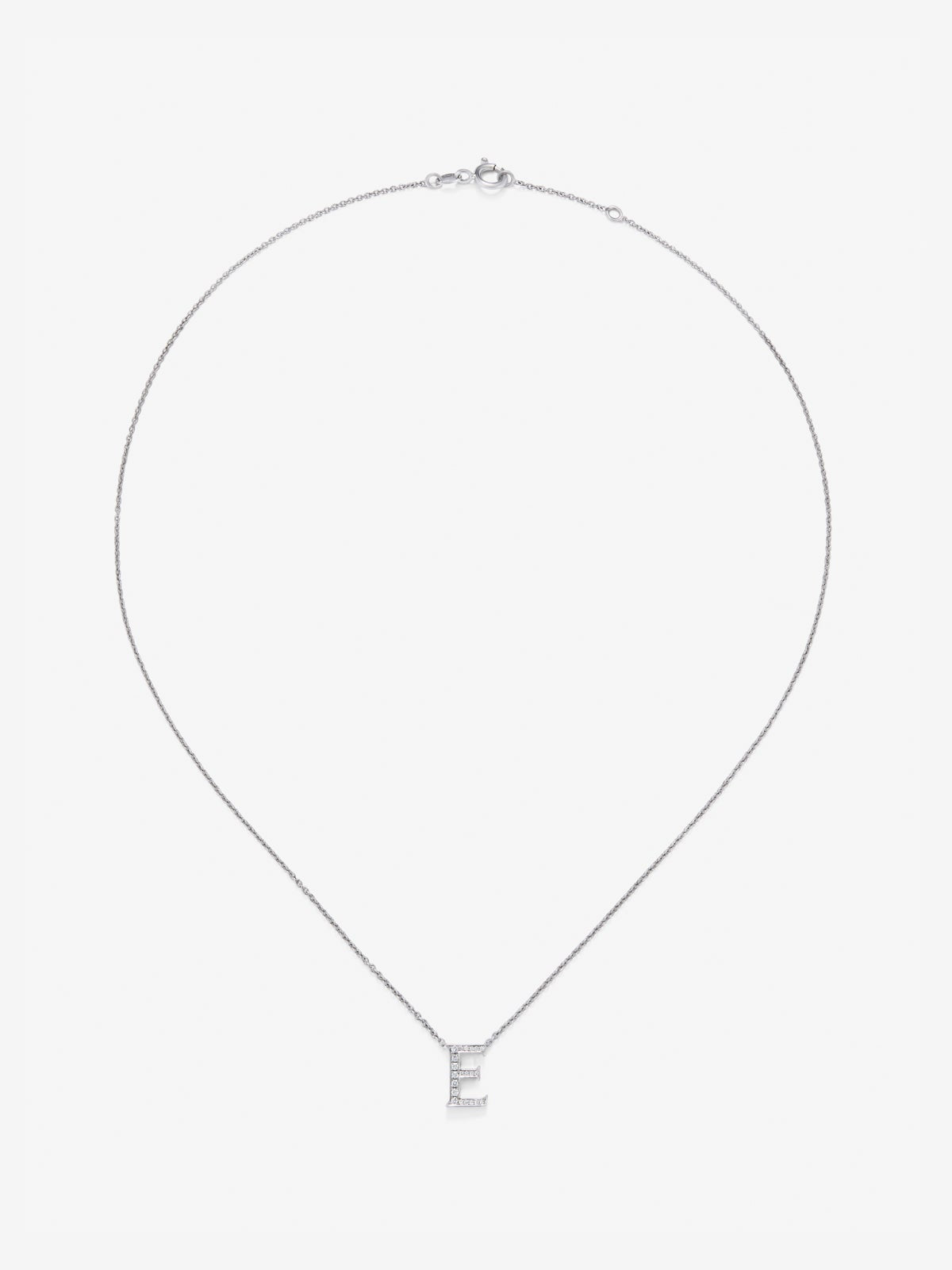 Colgante cadena con inicial de oro blanco de 18K y diamantes