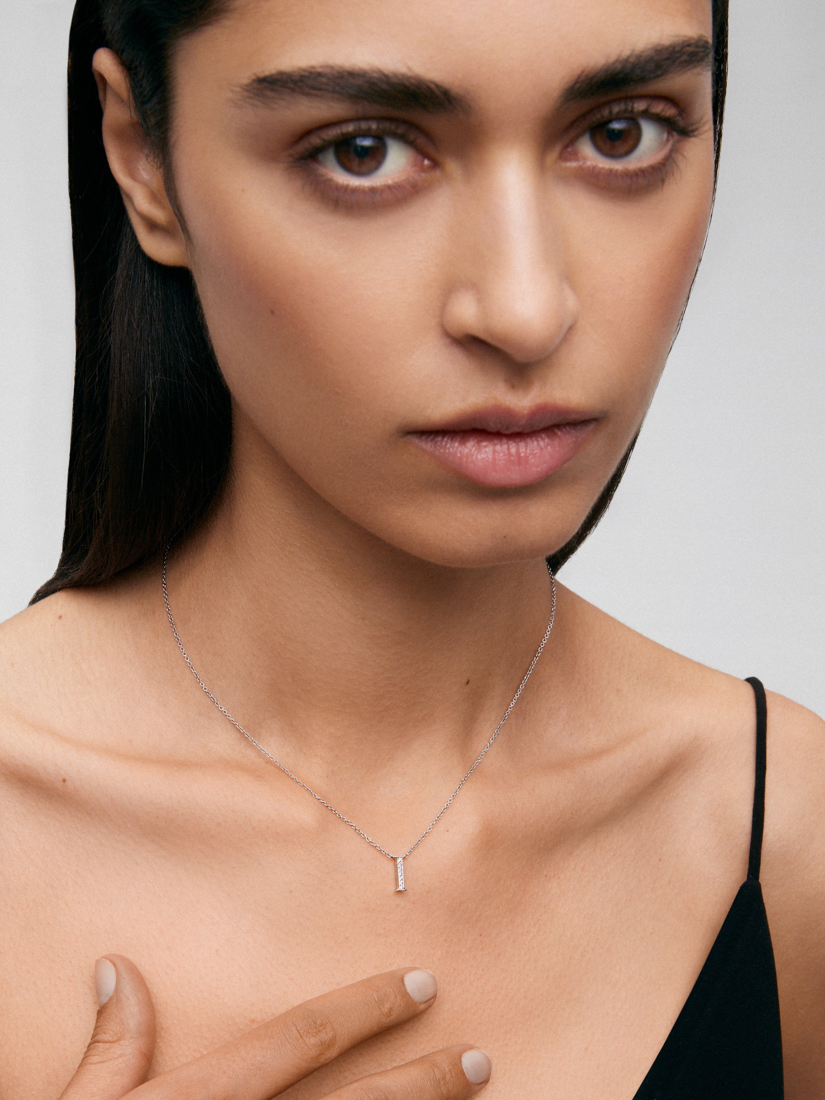 18K white gold pendant with I diamond pavé letter