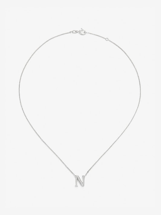 Colgante de oro blanco de 18K con letra N y diamantes blancos en talla brillante