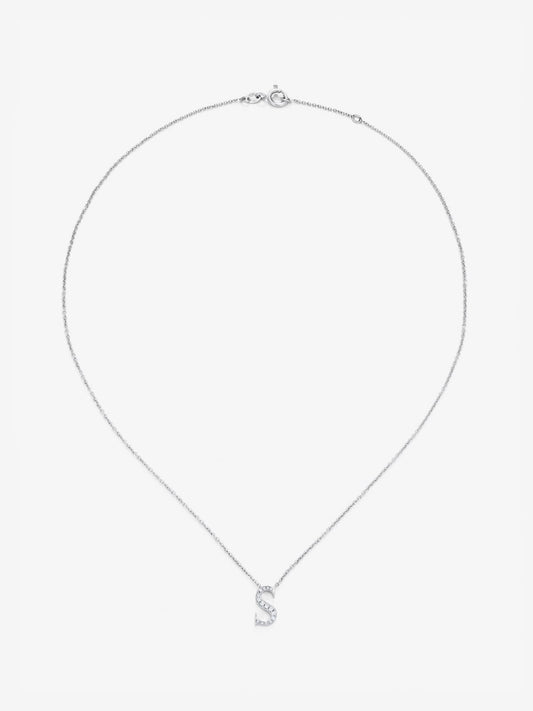 Colgante de oro blanco de 18K con letra S y 16 diamantes en talla brillante con un total de 0,07 cts