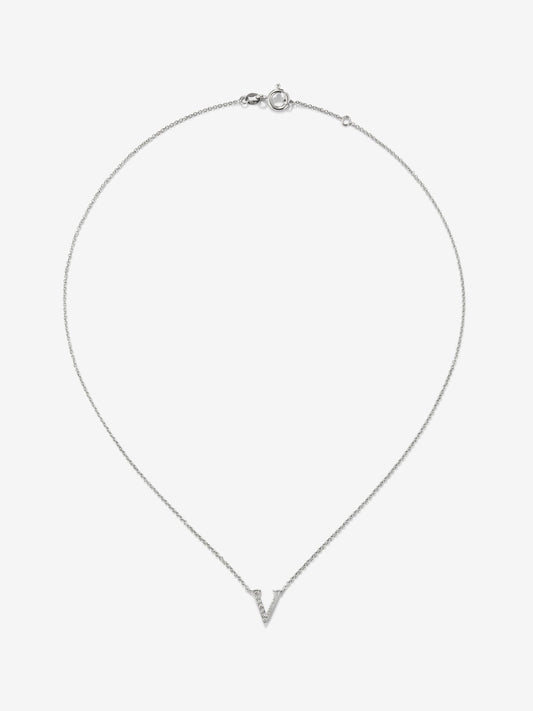 Colgante de oro blanco de 18K con letra V y 16 diamantes en talla brillante con un total de 0,07 cts