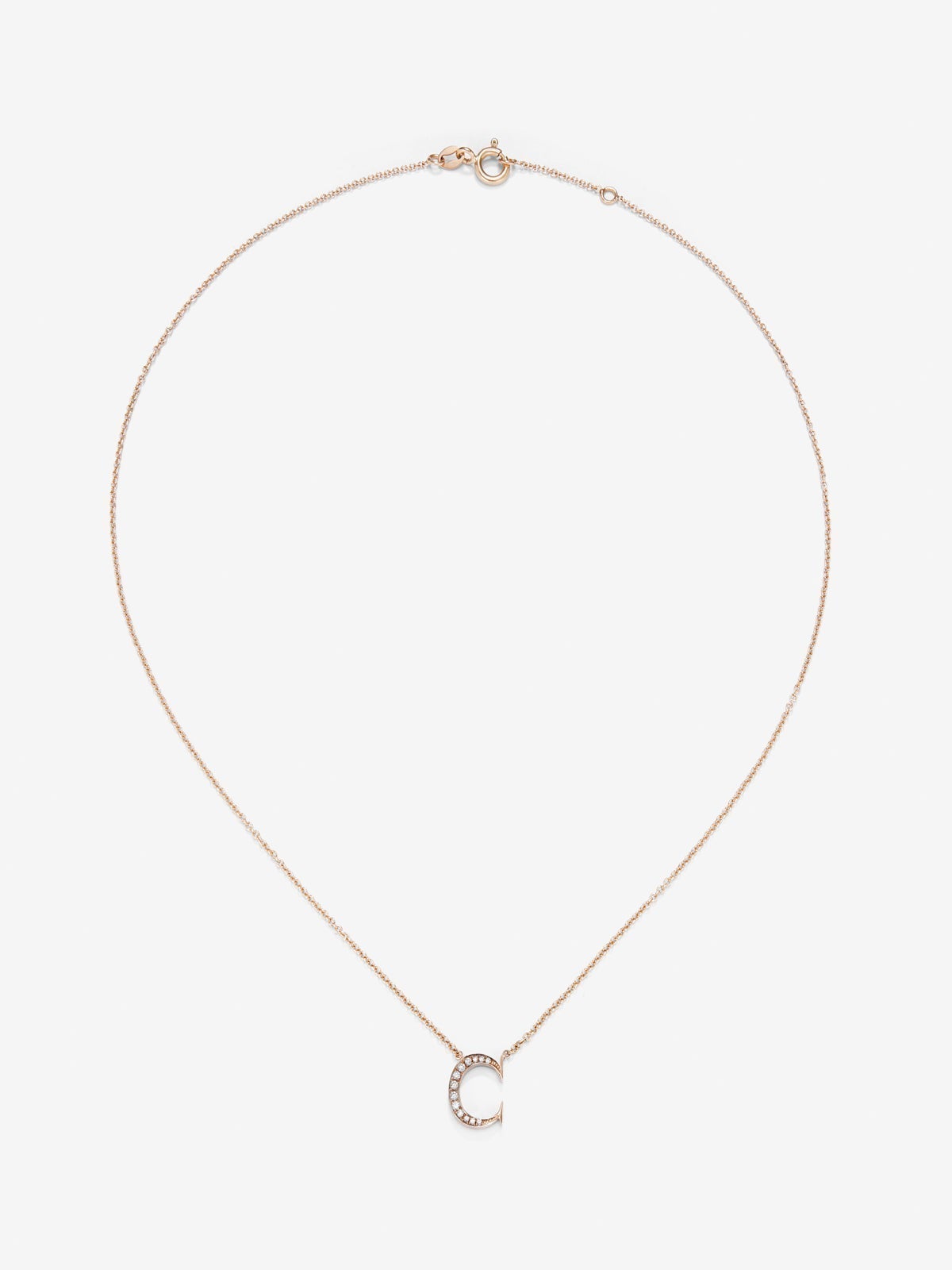 Colgante cadena con inicial de oro rosa de 18K y diamantes