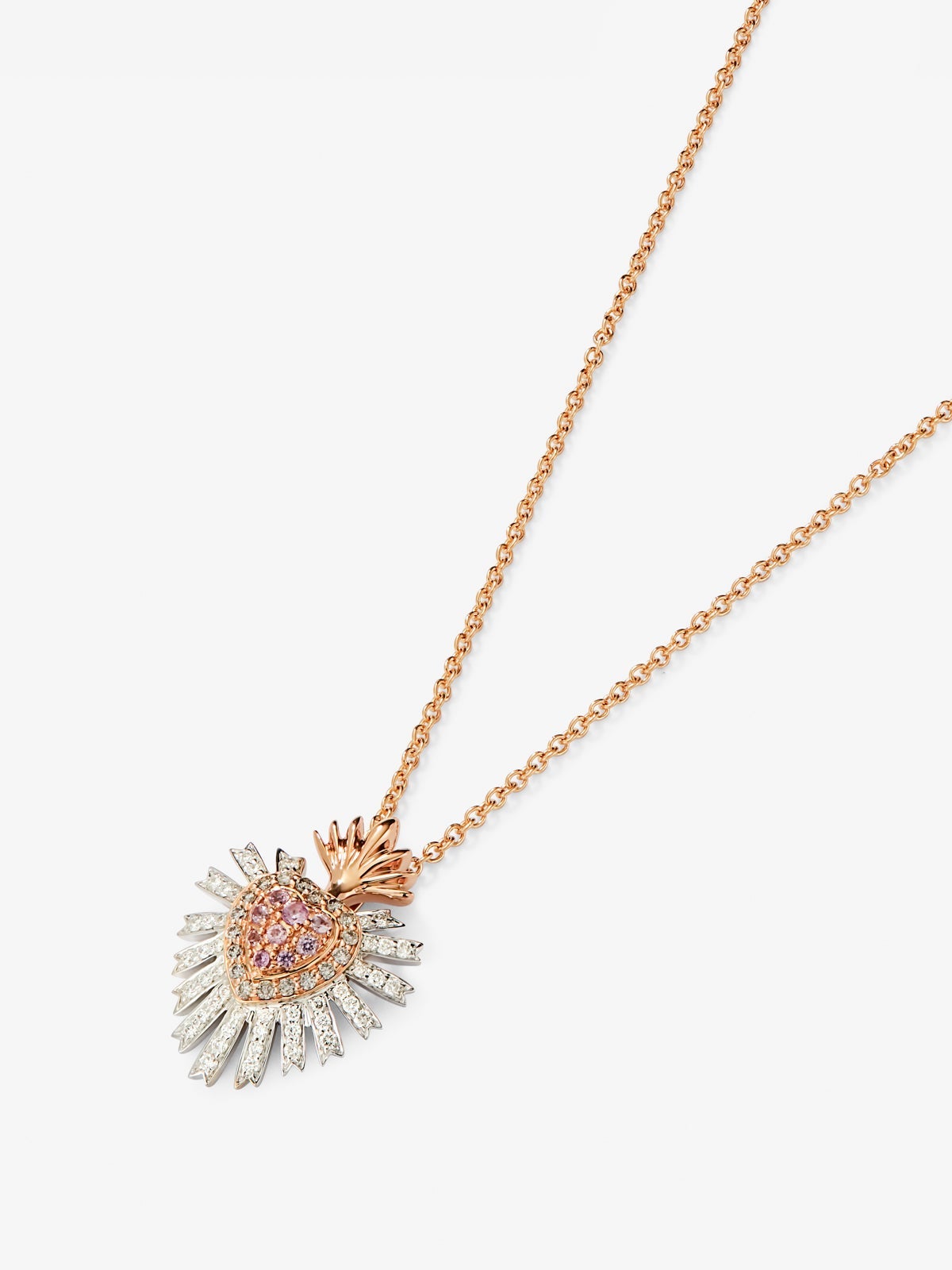 Colgante de oro blanco y rosa de 18K con 9 zafiros rosas en talla brillante con un total de 0,1 cts, 46 diamantes blancos en talla brillante con un total de 0,18 cts y 18 diamantes marrones en talla brillante con un total de 0,08 cts