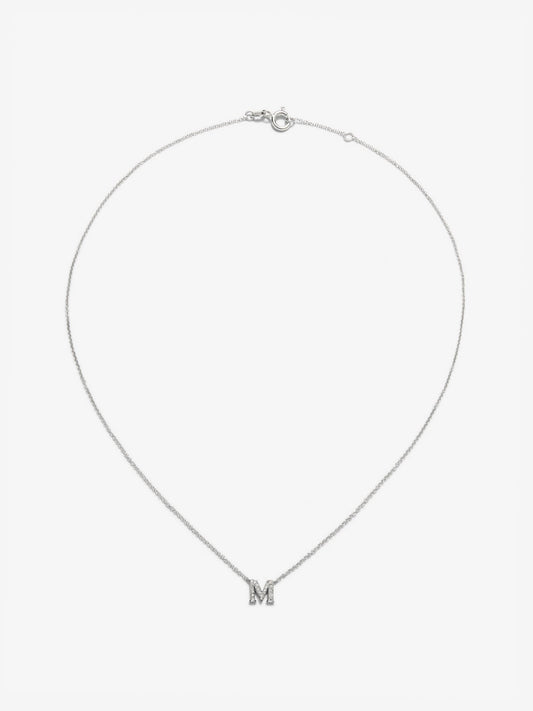 Colgante cadena con inicial pequeña de oro blanco de 18K y diamantes