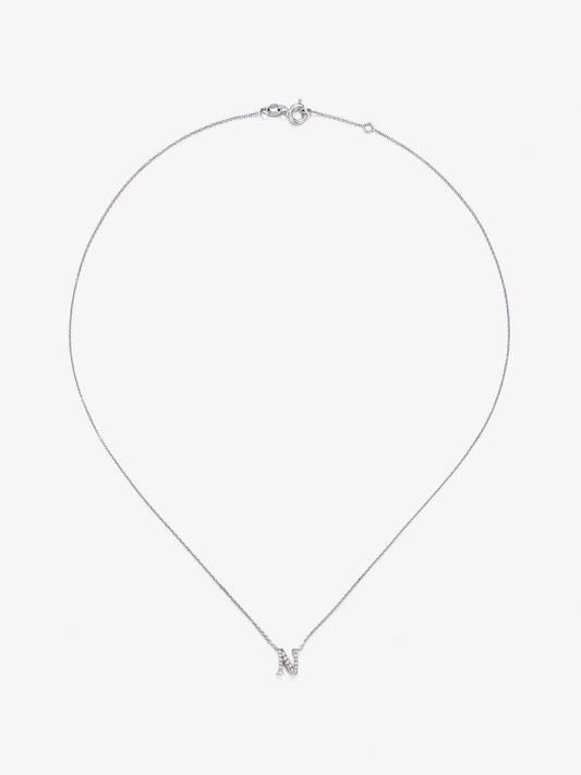 Colgante cadena con inicial pequeña de oro blanco de 18K y diamantes