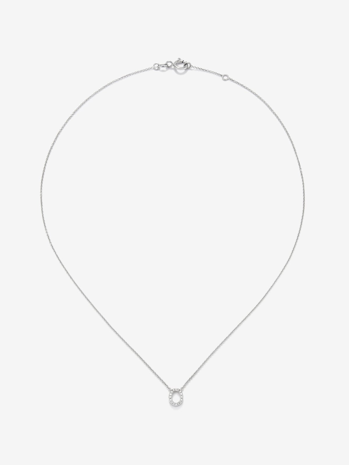 Colgante de oro blanco de 18K con letras y diamantes blancos en talla brillante
