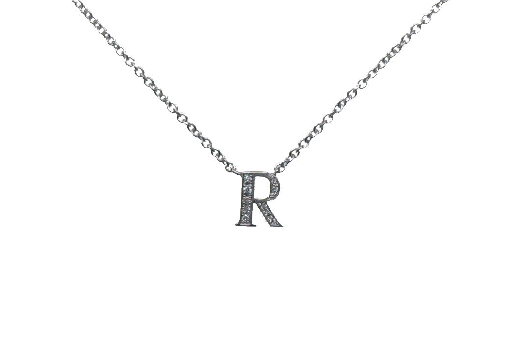 Colgante de oro blanco de 18K con letra R y 9 diamantes en talla brillante con un total de 0,021 cts