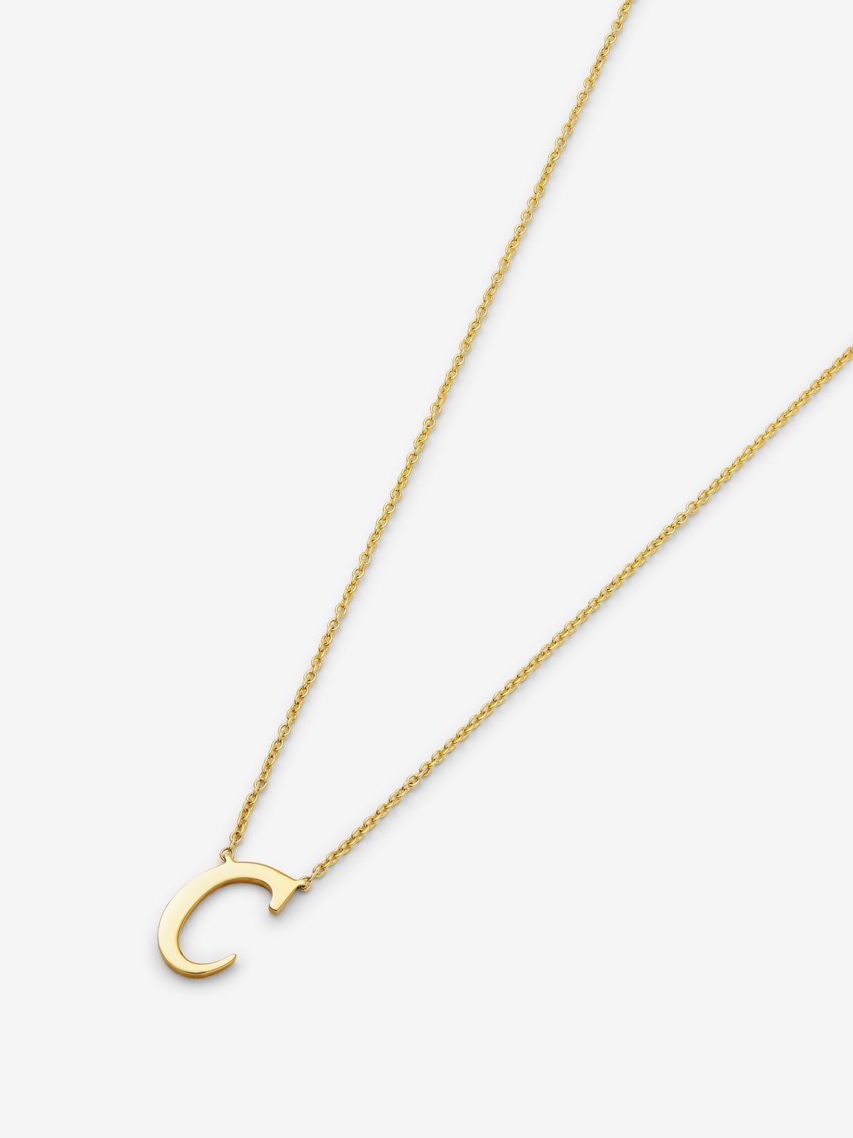 Colgante de oro amarillo de 18K con letra C