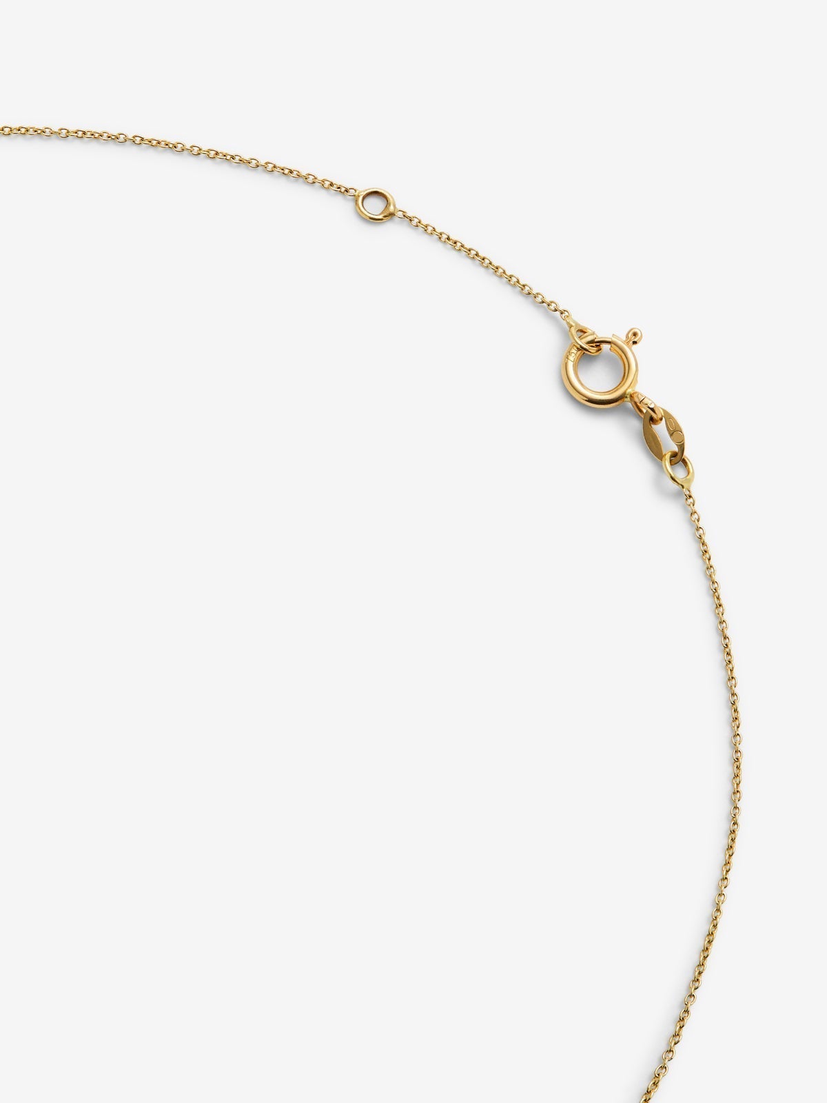 Colgante de oro amarillo de 18K con letra C