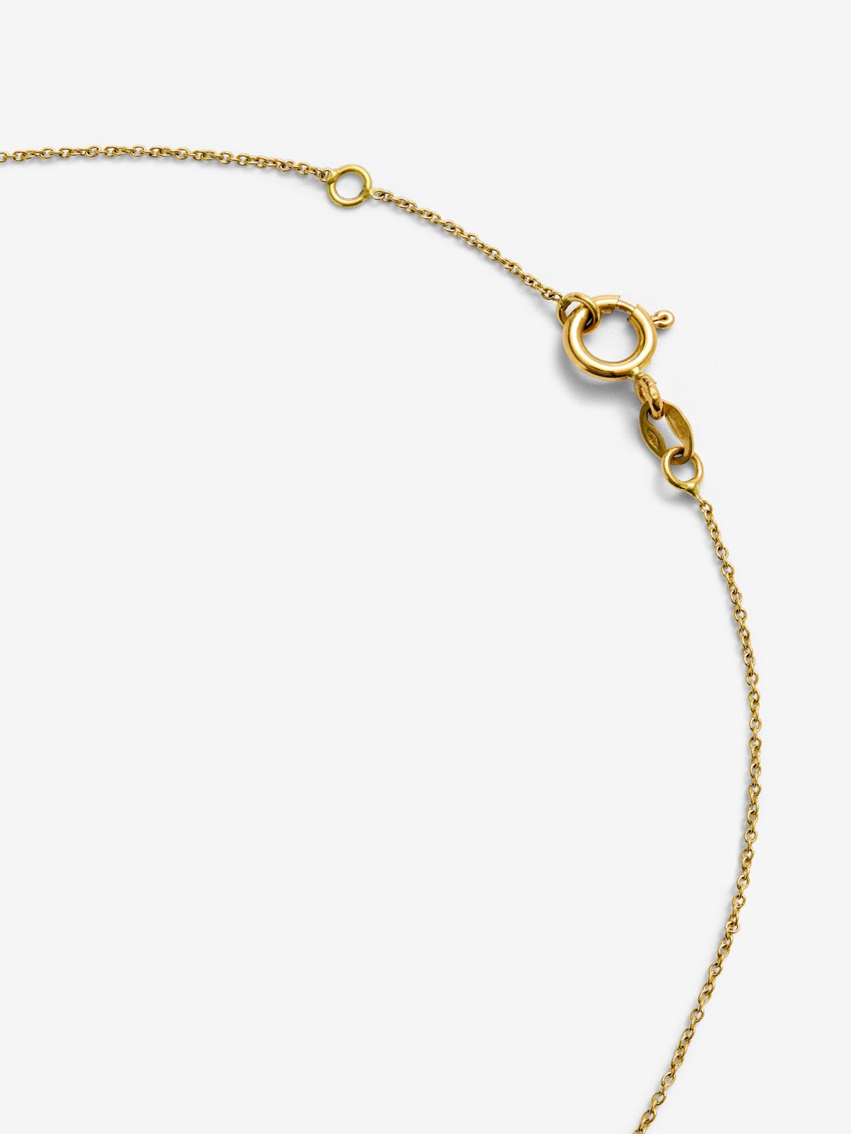 Colgante de oro amarillo de 18K con letra D