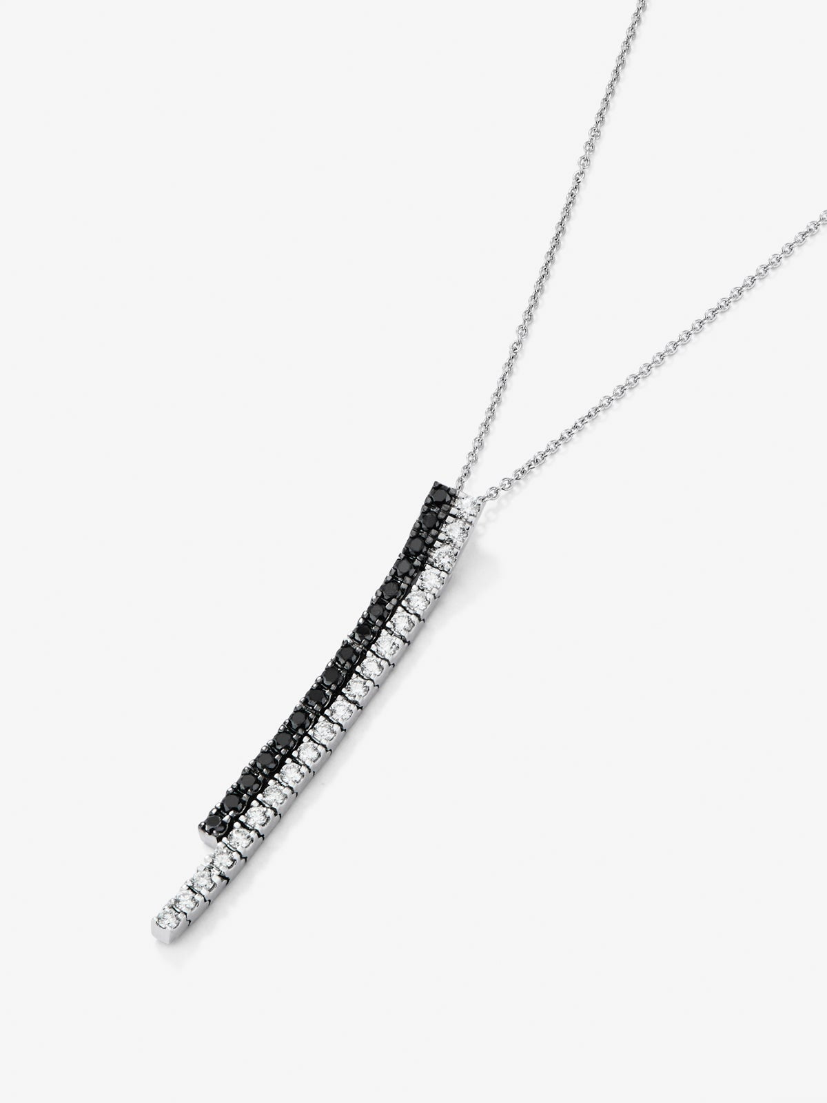 Collar de oro de 18K con diamante negro y diamante blanco