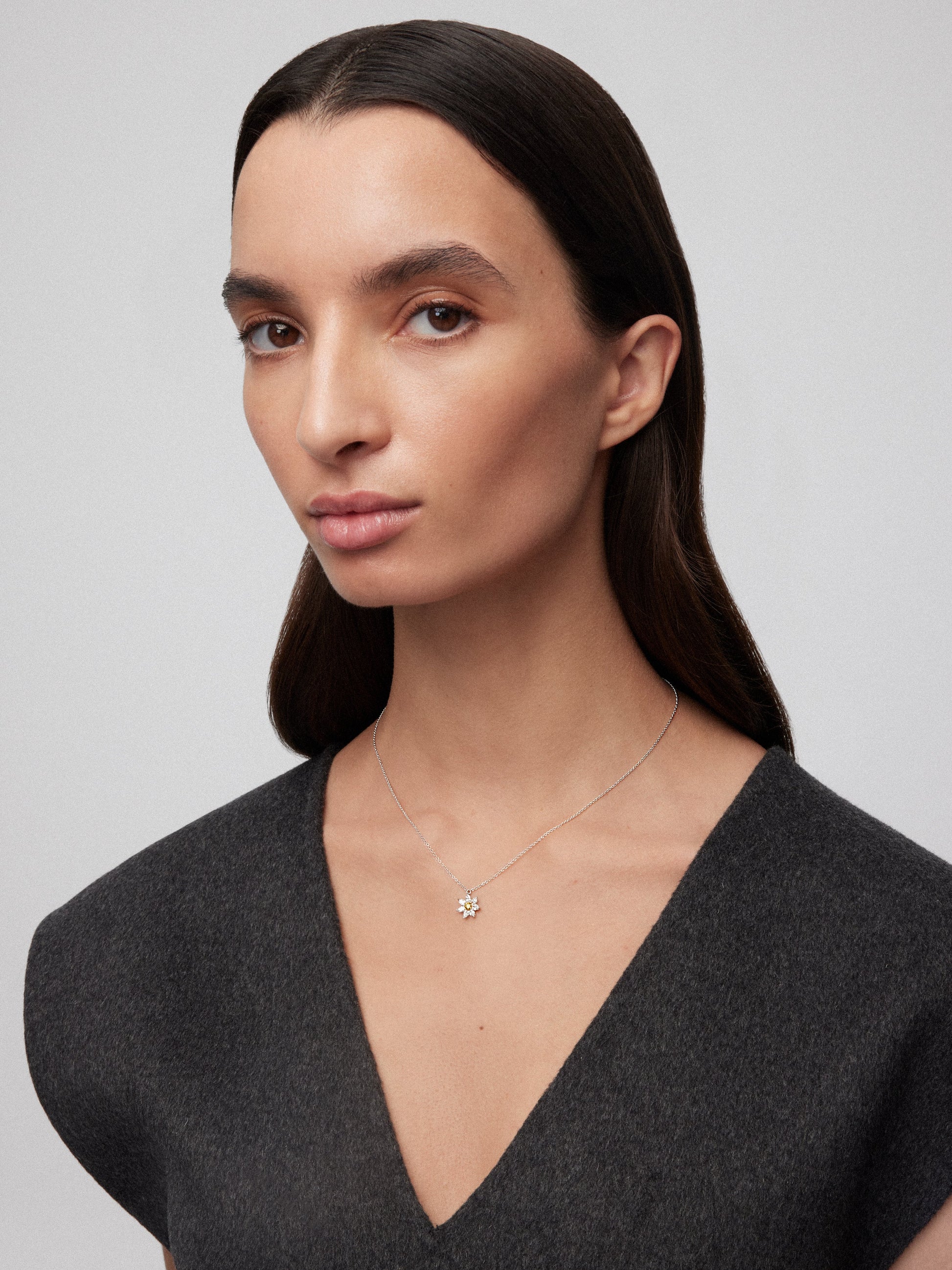 Colgante de oro blanco y oro amarillo de 18kt con diamantes