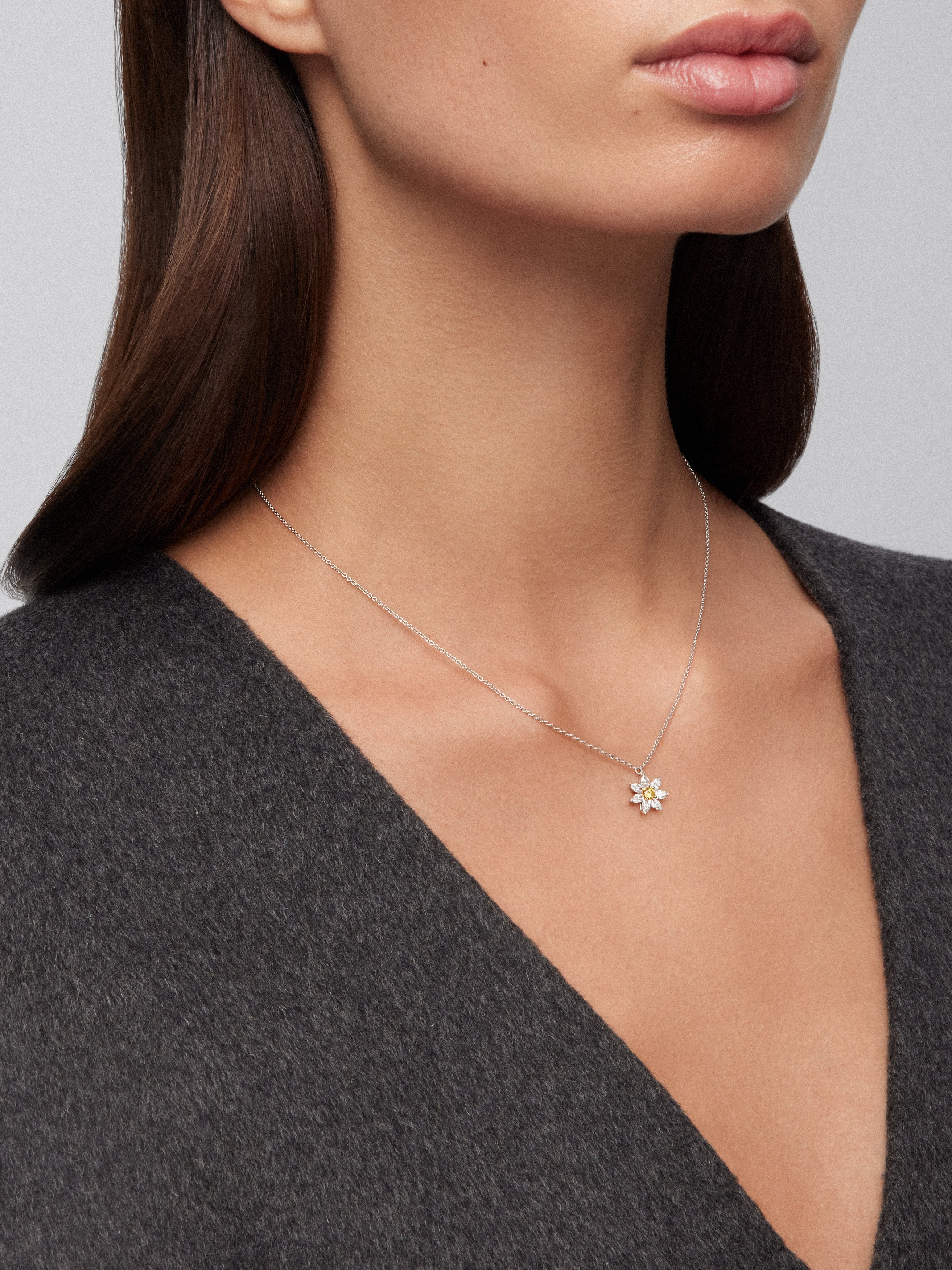 Colgante de oro blanco y oro amarillo de 18kt con diamantes