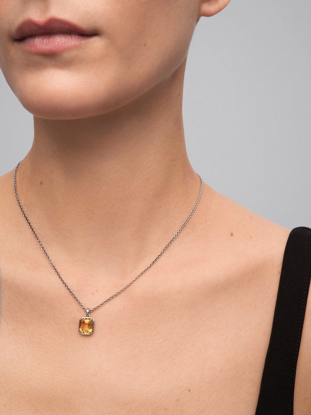 Colgante de plata 925 con cuarzo citrino en talla esmeralda de 2,79 cts