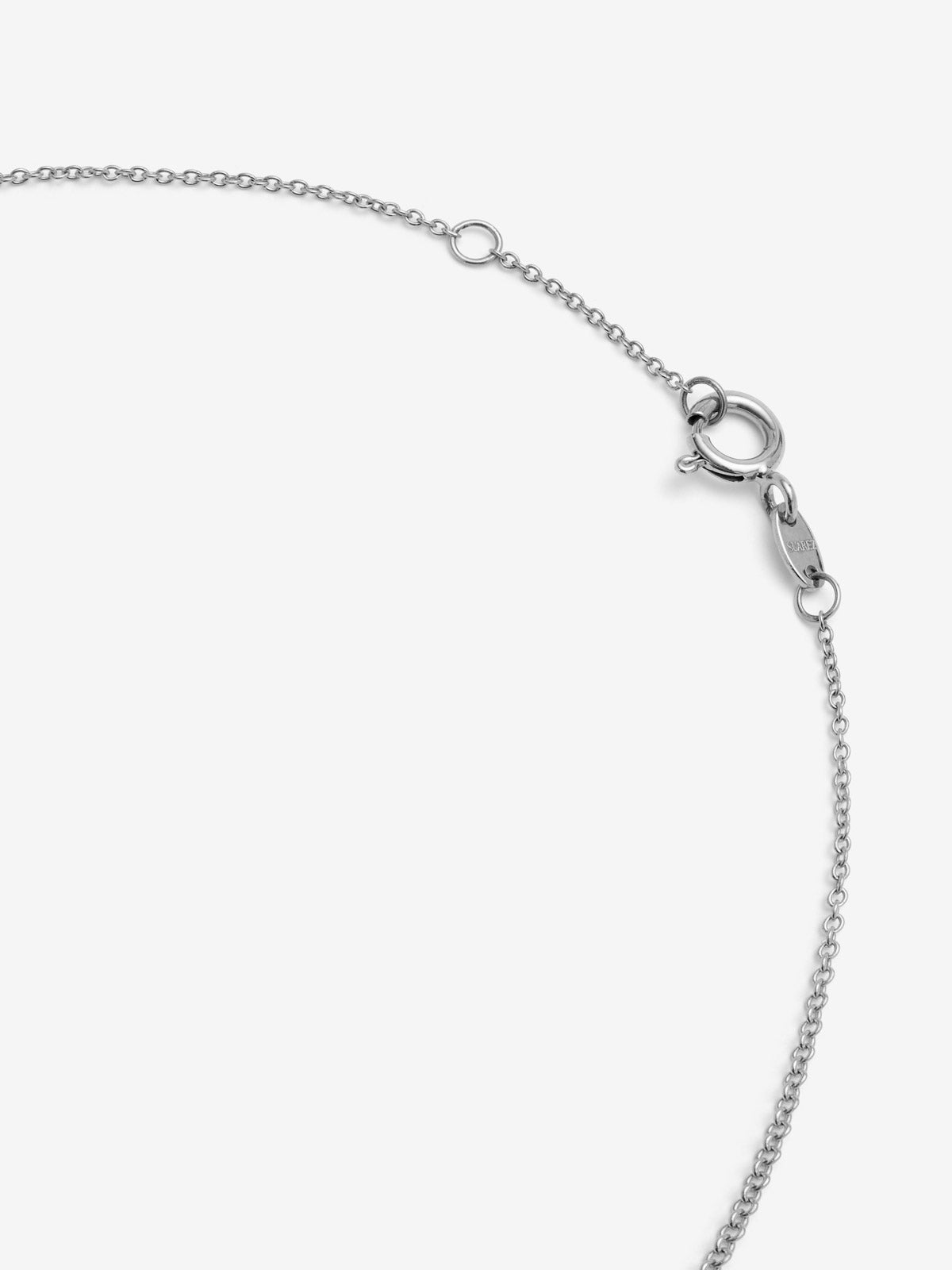 Colgante de oro blanco de 18K con 6 diamantes en talla brillante con un total de 0,08 cts