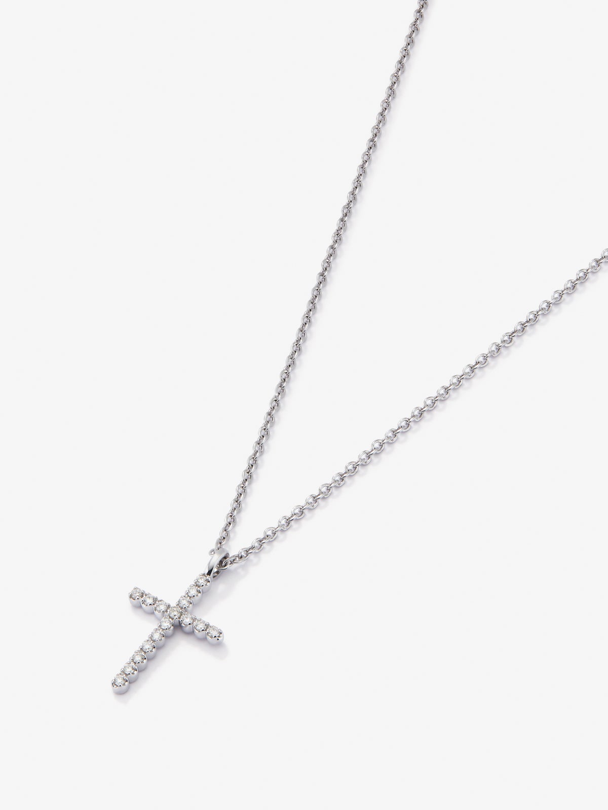 Colgante cadena cruz de oro blanco de 18K con diamantes