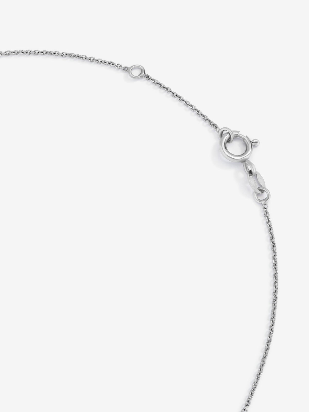 Colgante cadena cruz de oro blanco de 18K con diamantes