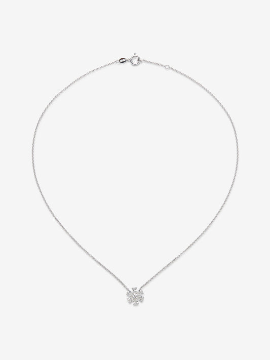 Colgante cadena flor de oro blanco de 18K con diamante central en talla brillante de 0,12 cts y 6 diamantes en talla pera con un total de 0,92 cts