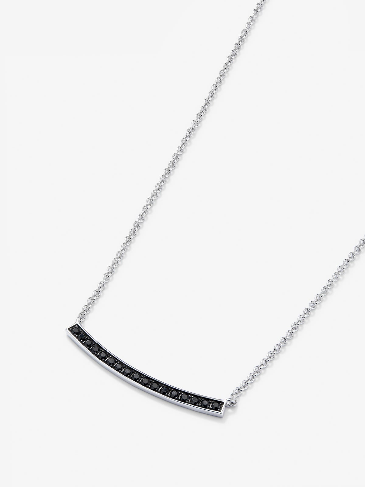 Colgante de plata 925 con 17 espinelas negras en talla brillante