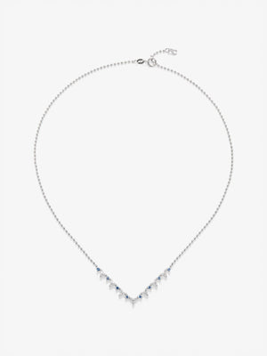 Colgante de oro blanco de 18K con 8 zafiros azules en talla brillante con un total de 1,35 cts y 21 diamantes en talla brillante con un total de 1,25 cts