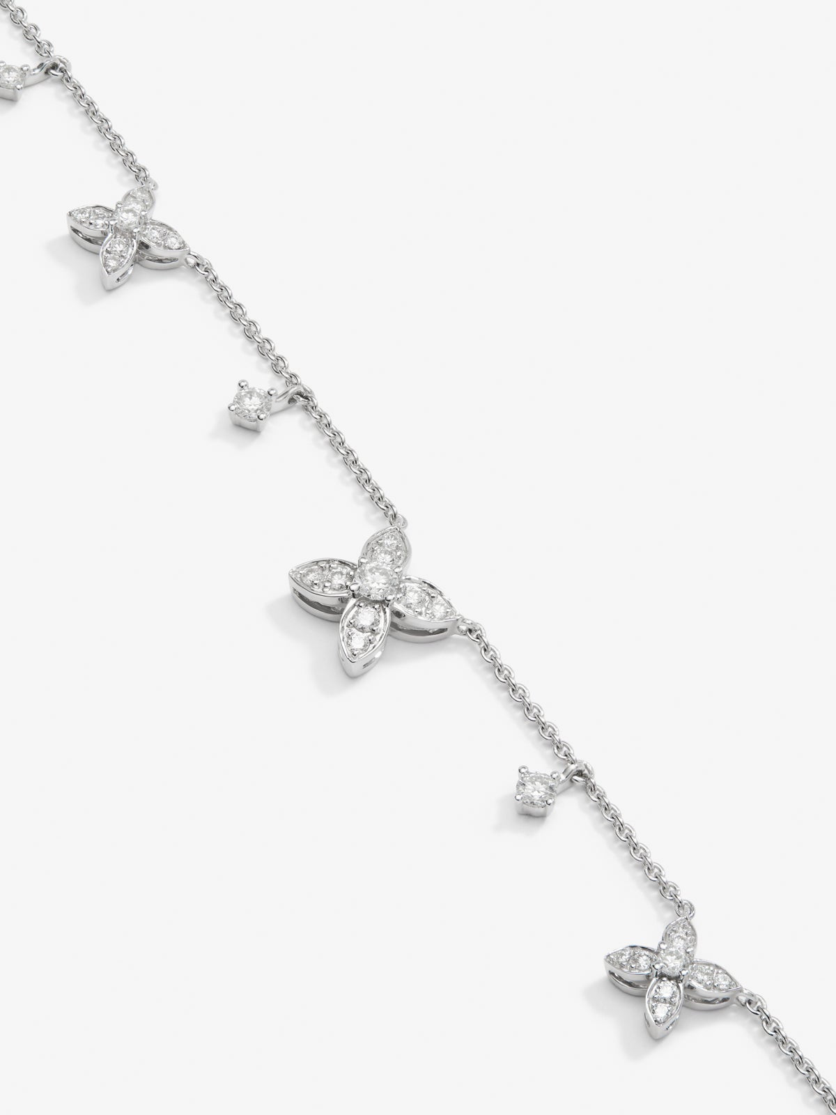 Colgante de oro blanco de 18K con diamantes blancos en talla brillante de 0,6 cts
