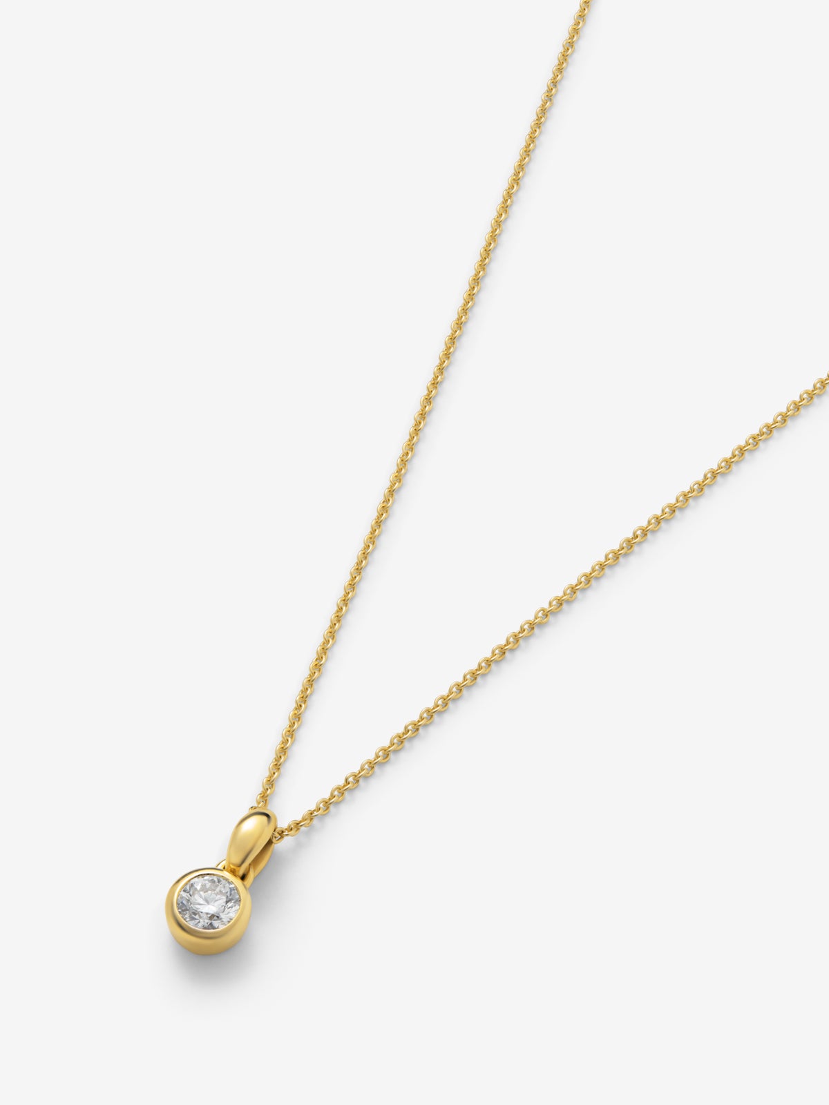 Charm de oro amarillo de 18K con diamante en talla brillante de 0,4 cts
