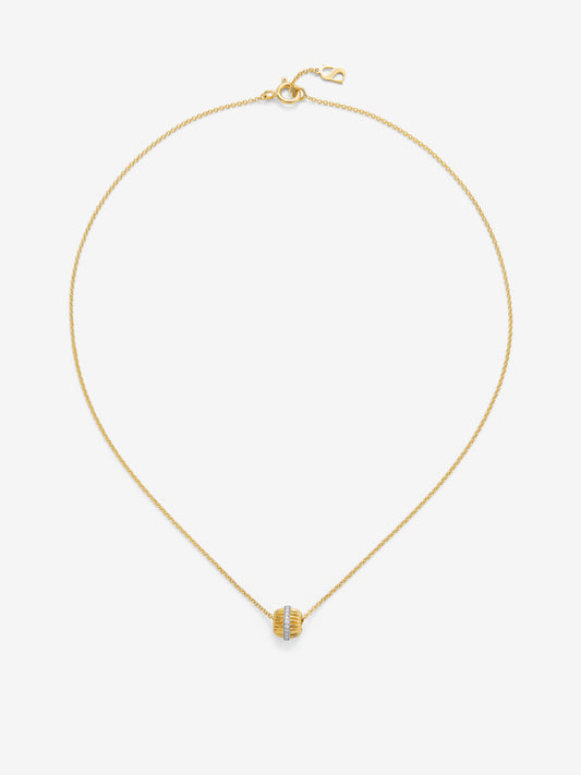 Colgante gallonado de oro blanco y amarillo de 18K con pavé de diamantes en talla brillante con un total de 0,115 cts