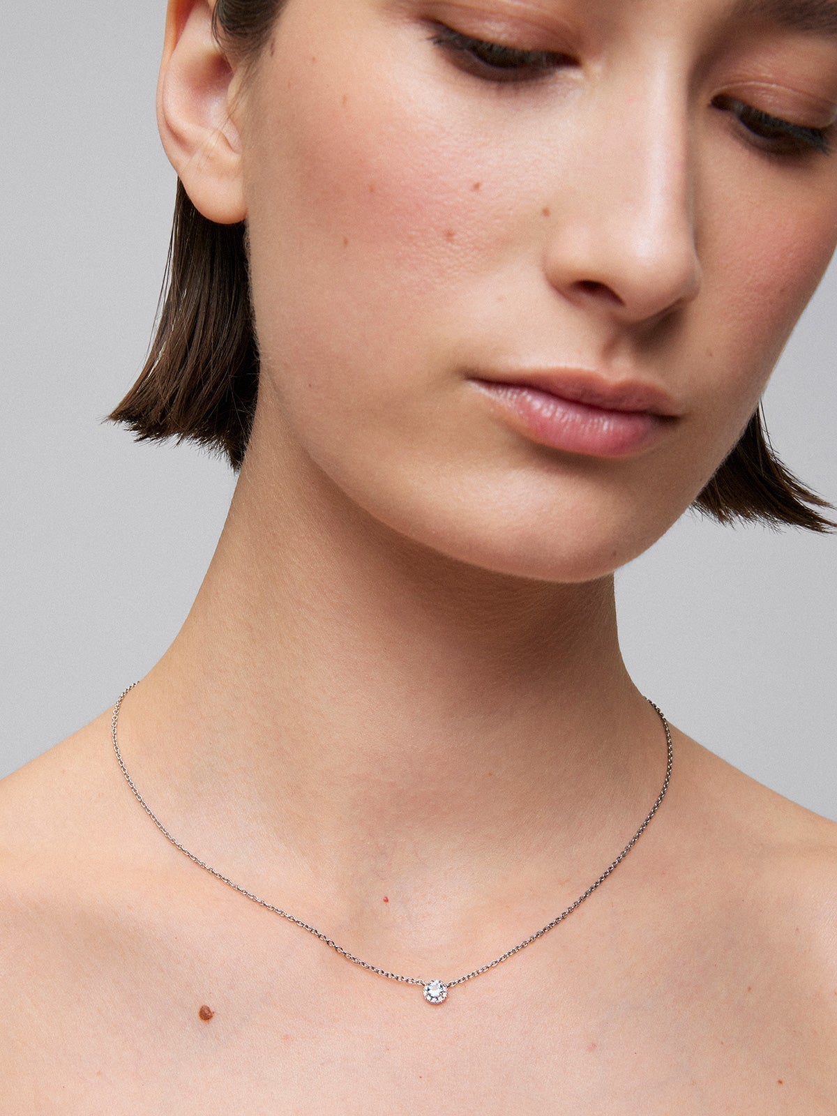 Colgante cadena de oro blanco de 18K con aguamarina y diamante