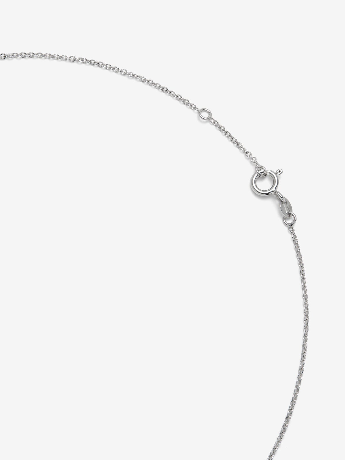 Colgante de oro blanco de 18K con zafiro azul