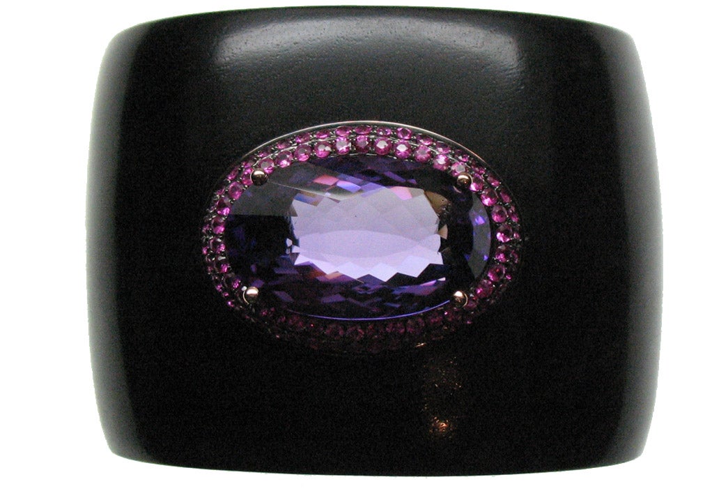 Pulsera de madera de ébano con amatista morada y zafiros rosas con un total de 1,64 cts