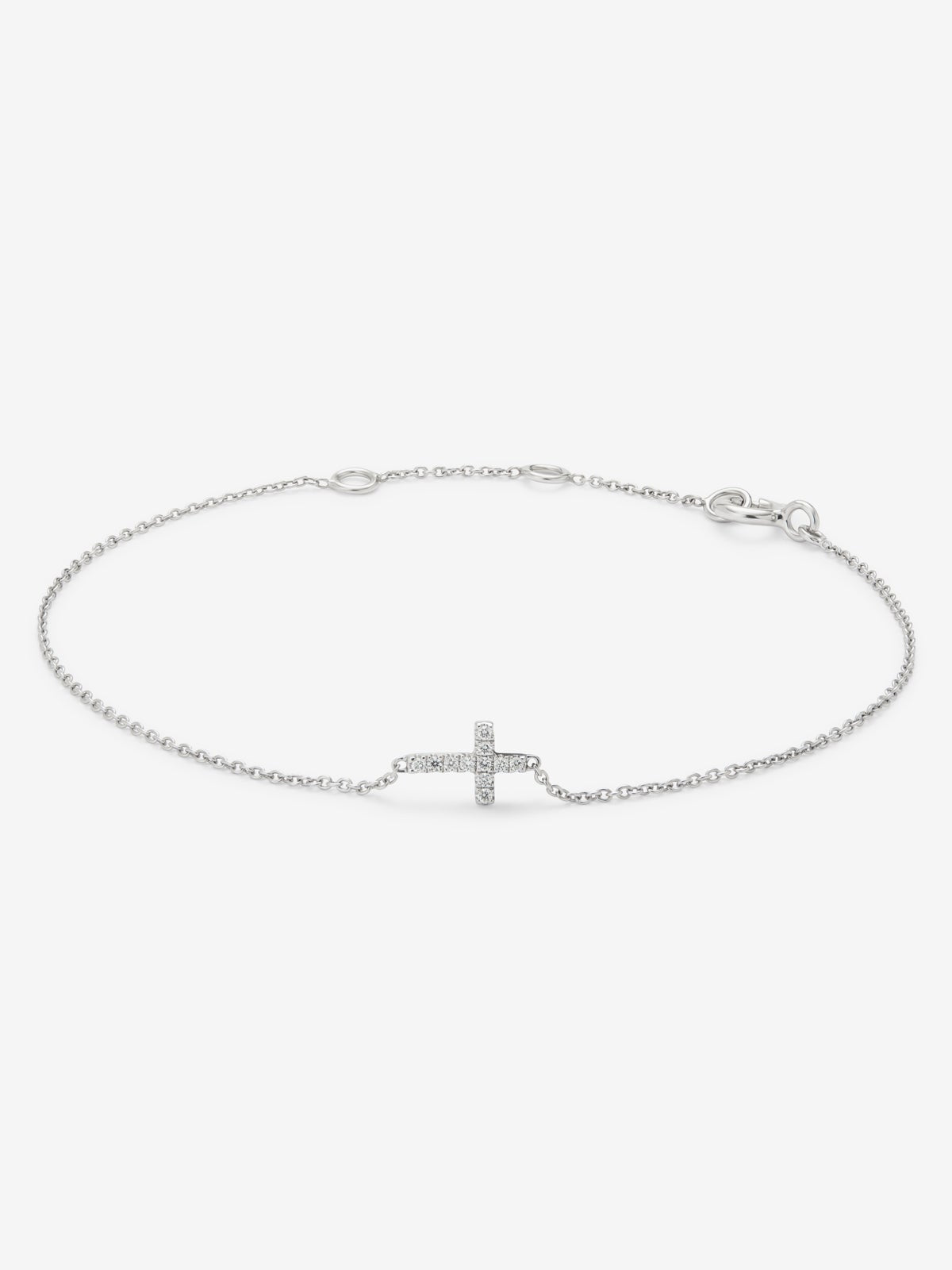 Pulsera de oro blanco de 18K con cruz y diamantes en talla brillante con un total de 0,04 cts