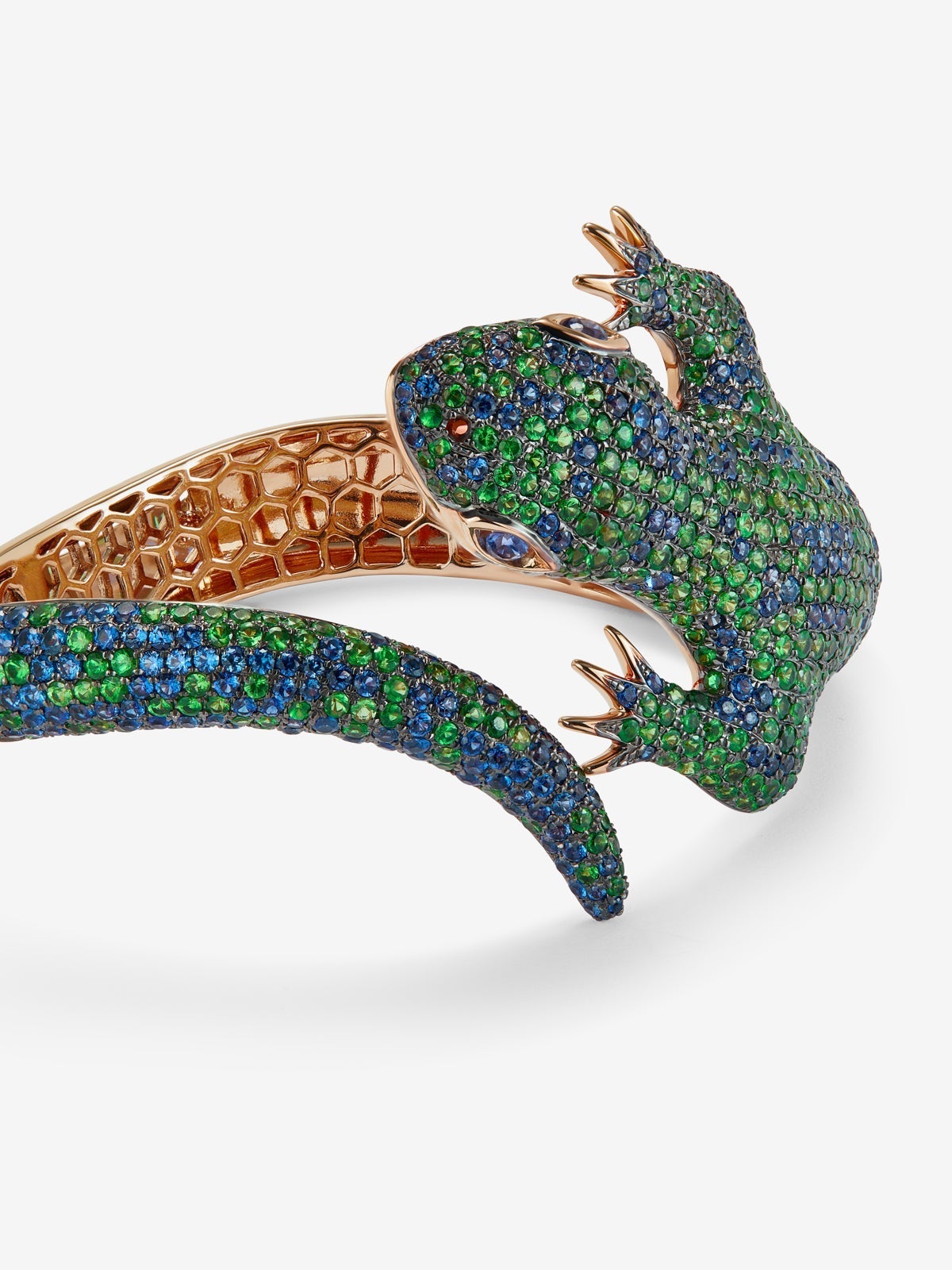Pulsera de oro rosa de 18K con forma de salamandra, con tsavoritas verdes 7,69 cts y zafiros azules 5,88 cts