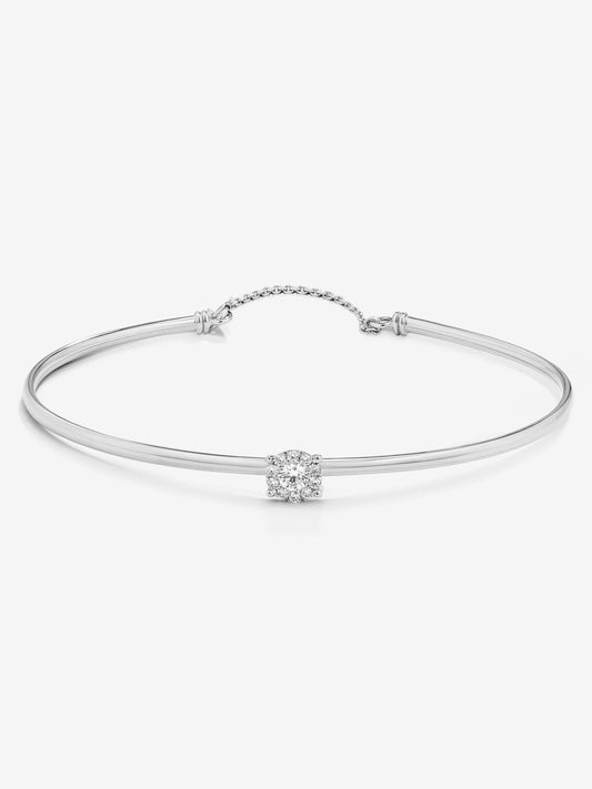 Pulsera rígida de oro blanco de 18K con 11 diamantes en talla brillante con un total de 0,2 cts