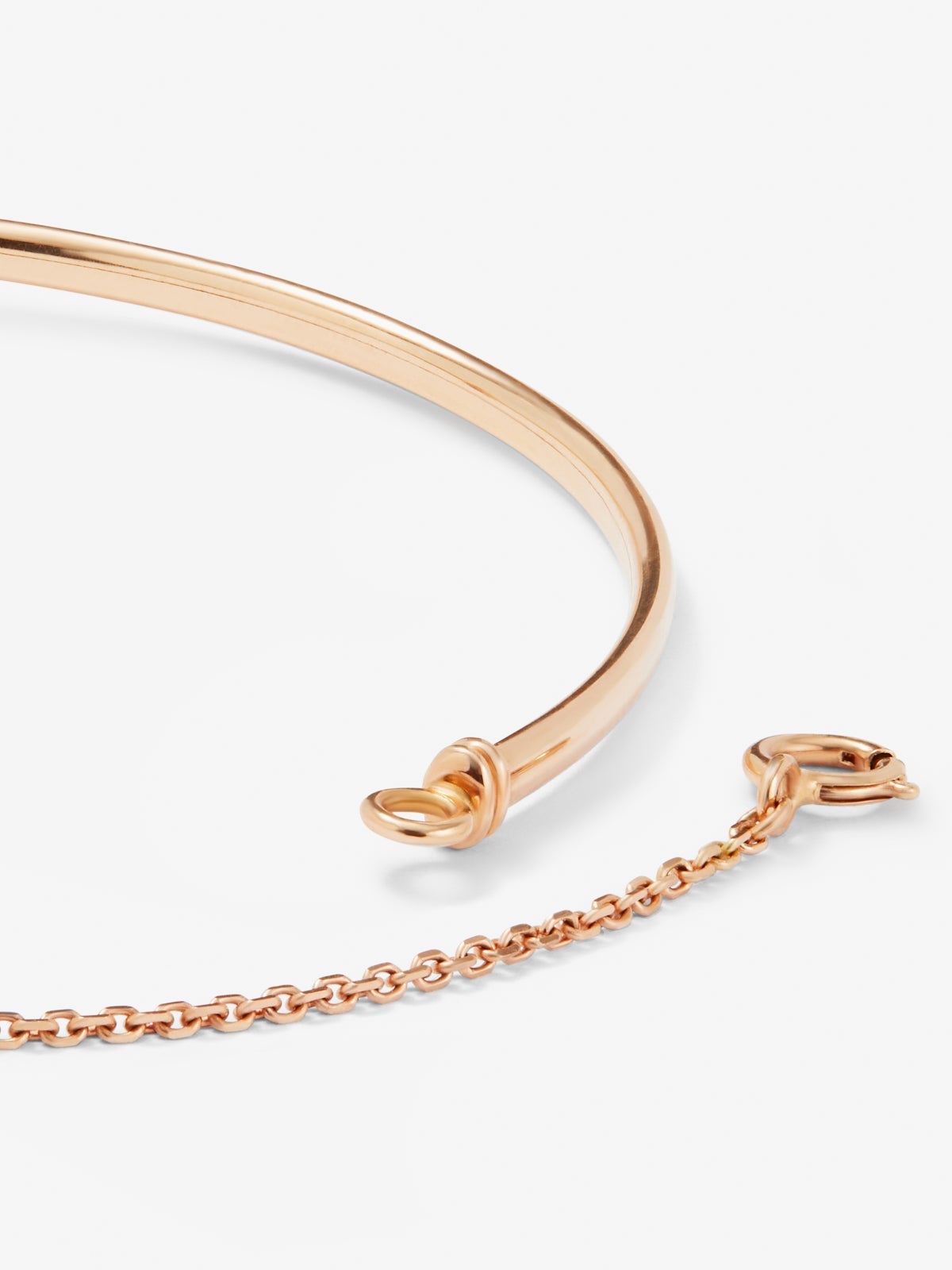 Pulsera rígida de oro rosa de 18K con 11 diamantes en talla brillante con un total de 0,21 cts