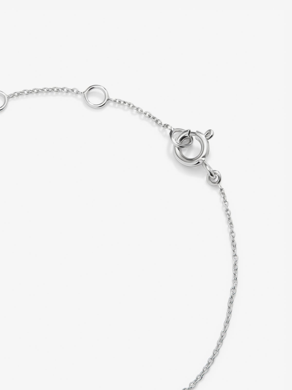 Pulsera de oro blanco de 18K con diamantes blancos en talla brillante de 0,05 cts con forma de estrella