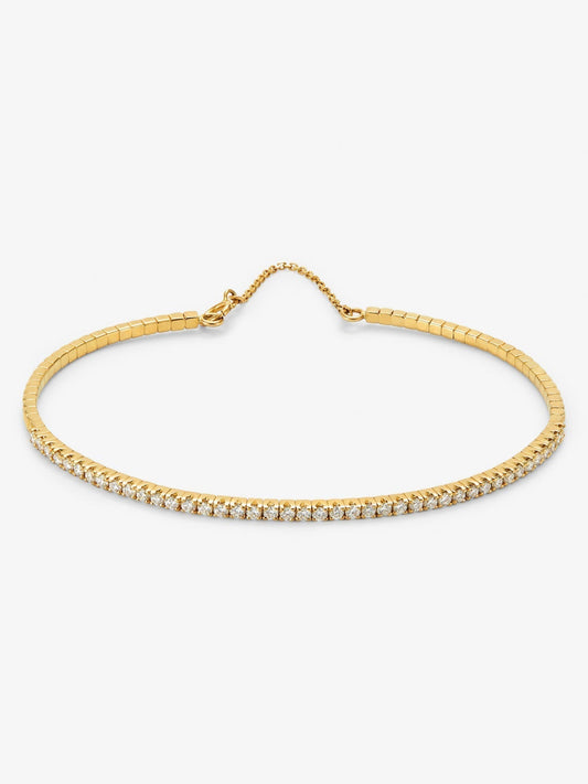 Pulsera rígida de oro amarillo de 18K con 42 diamantes en talla brillante con un total de 0,75 cts
