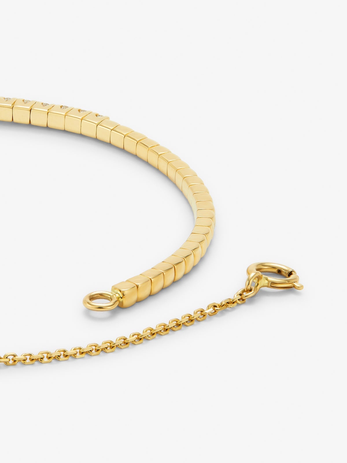 Pulsera rivière de oro amarillo de 18K con diamantes en talla brillante con un total de 0,68 cts