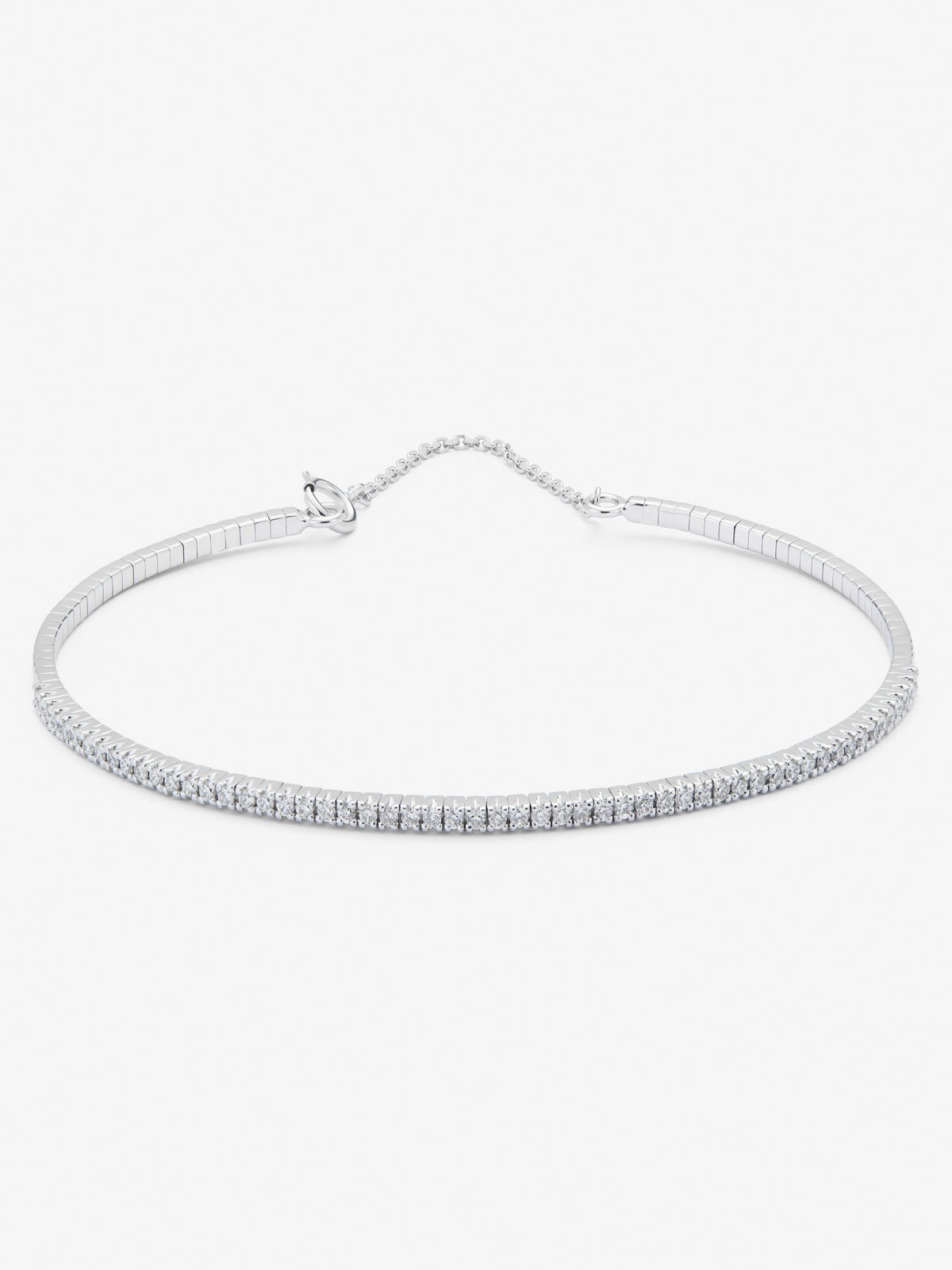 Pulsera rígida de oro blanco de 18K con diamantes blancos en talla brillante de 0,39 cts