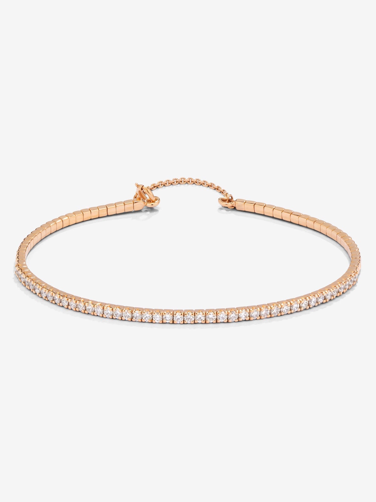 Pulsera rígida de oro rosa de 18K con 42 diamantes blancos en talla brillante con un total de 0,75 cts