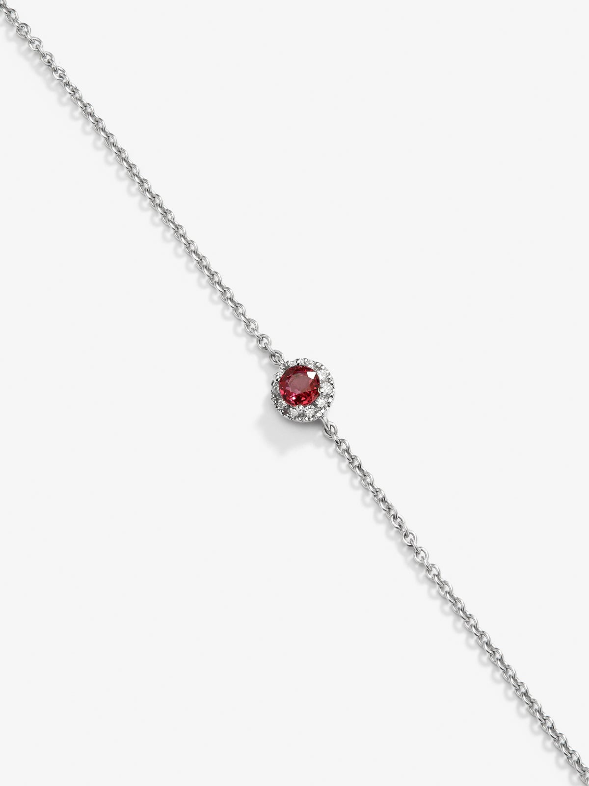 Pulsera de oro blanco de 18K con rubí 0,21 cts y diamantes 0,06 cts
