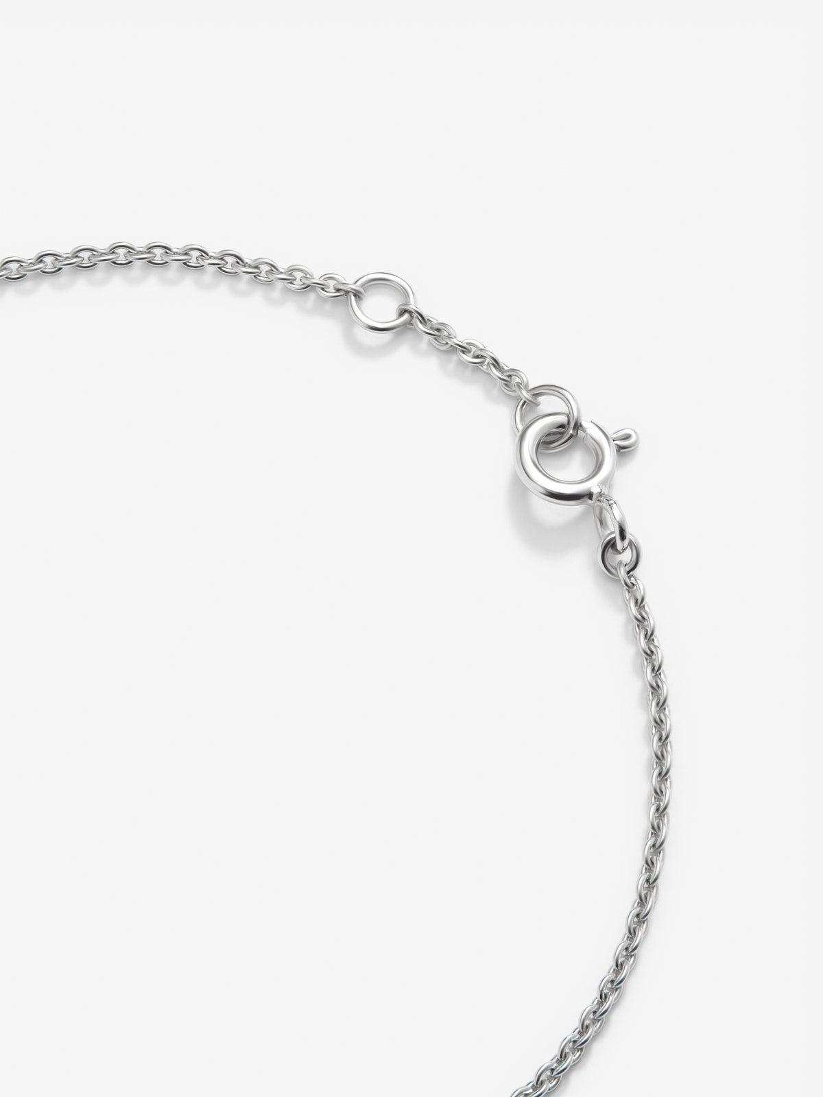 Pulsera de oro blanco de 18K con rubí 0,21 cts y diamantes 0,06 cts