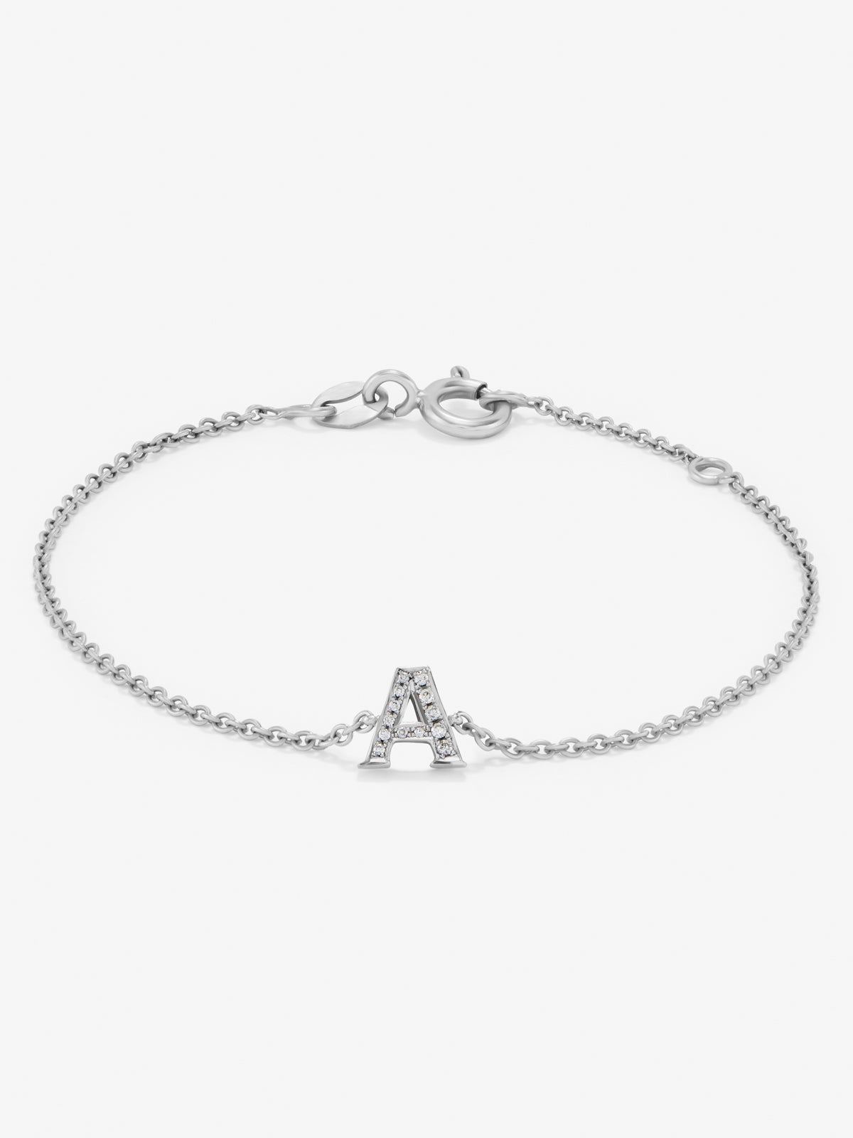 Pulsera cadena con inicial de oro blanco de 18K y diamantes