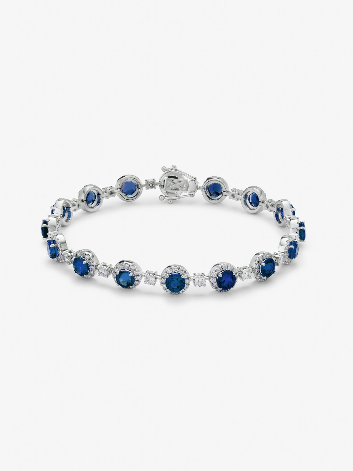 Pulsera rivière de oro blanco de 18K con zafiros azules en talla brillante de 3,95 cts y diamantes blancos en talla brillante de 2,3 cts