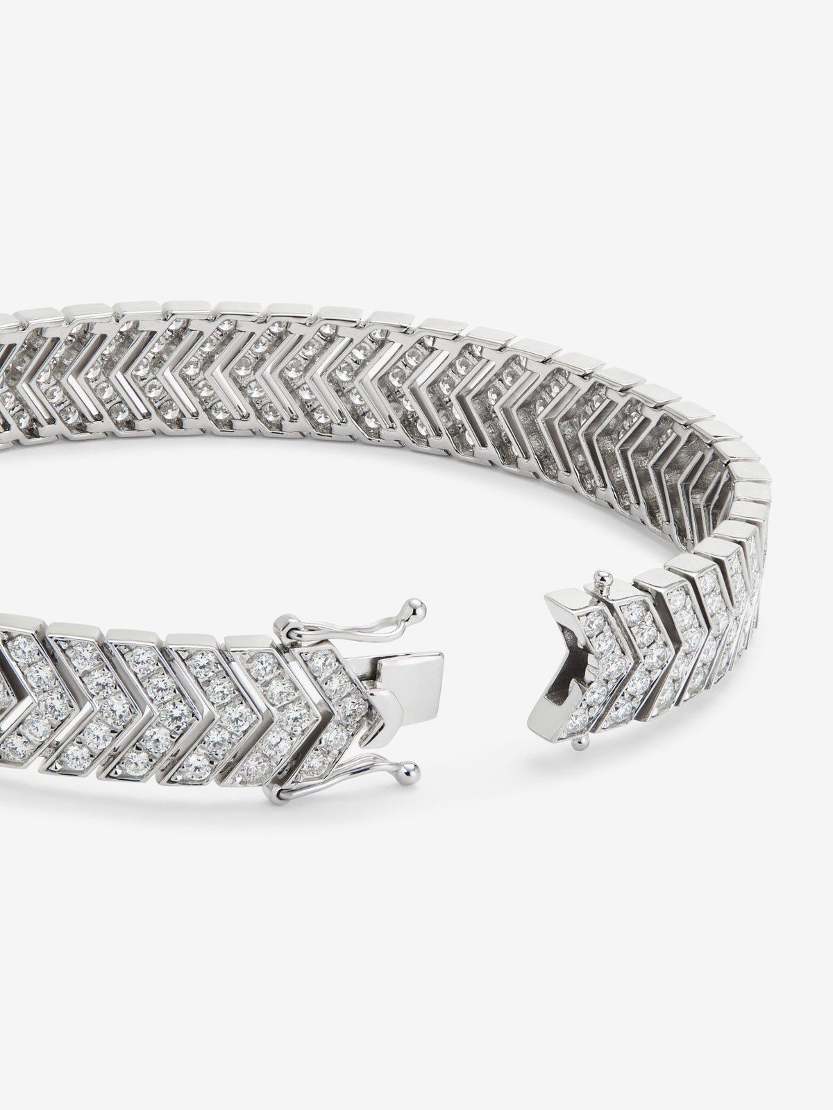 18K White Gold Bracelet with Diamond