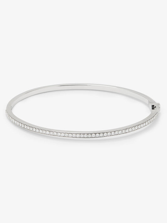 Pulsera rígida de oro blanco de 18K con 58 diamantes en talla brillante con un total de 0,57 cts