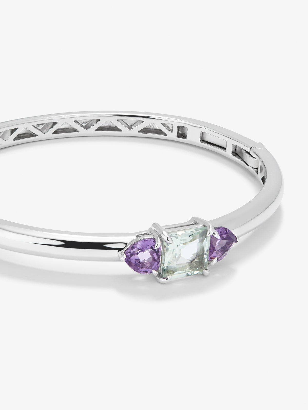 Pulsera de plata 925 con amatista verde en talla princesa de 2,19 cts y amatistas moradas en talla corazón de 1,6 cts