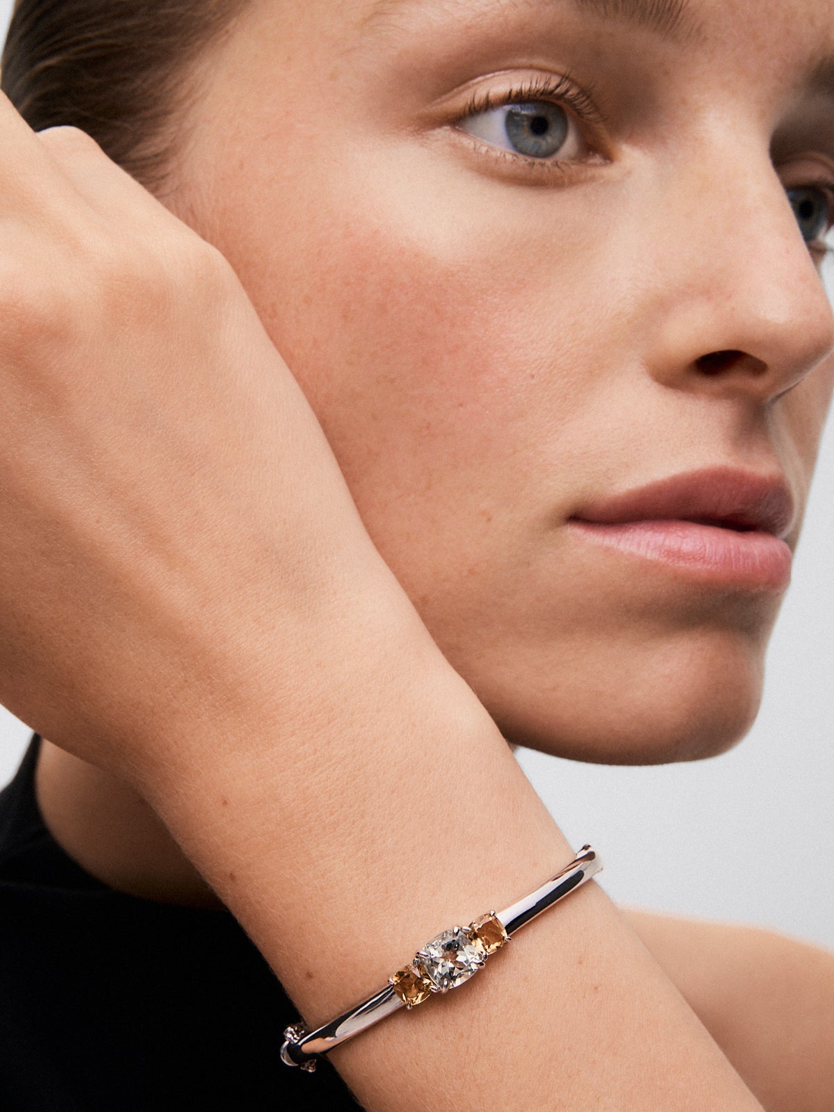 Pulsera de plata 925 con amatista verde en talla cushion de 2,47 cts y cuarzos citrinos en talla cushion de 1,62 cts