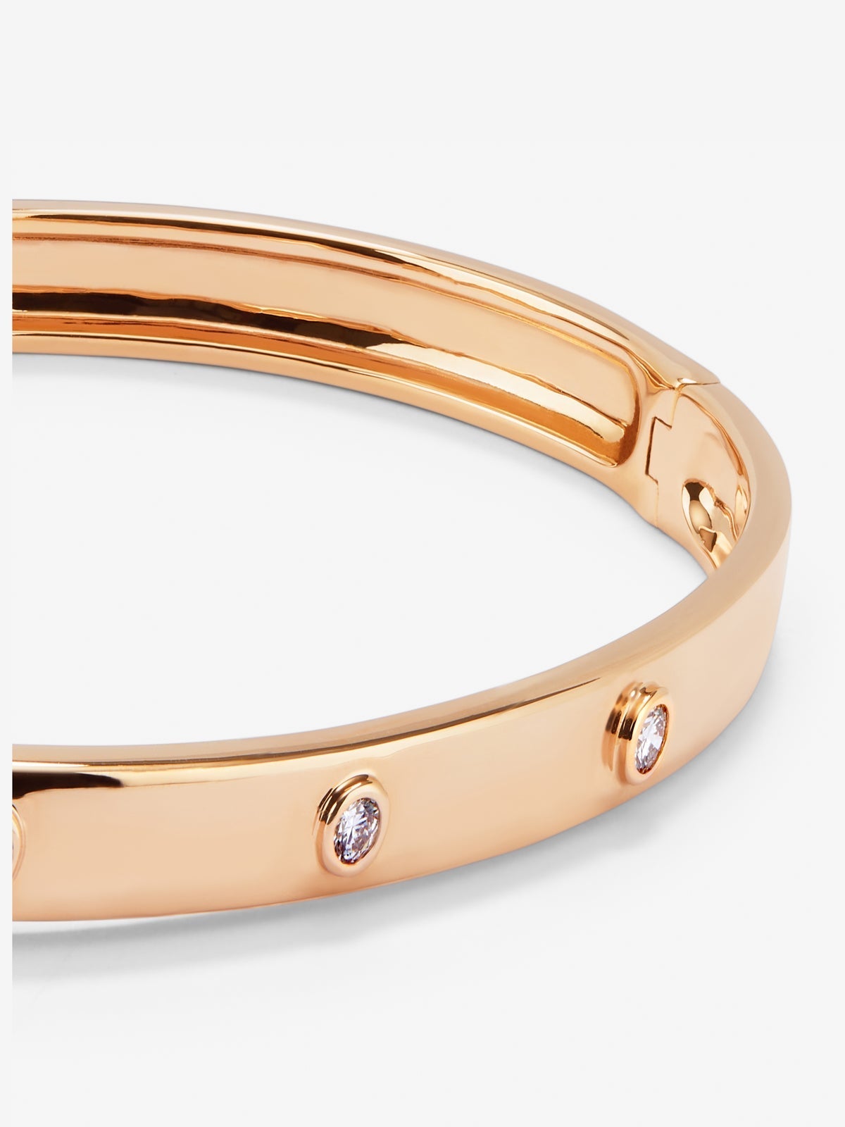 Pulsera rígida de oro rosa de 18K con diamantes blancos en talla brillante de 0,13 cts