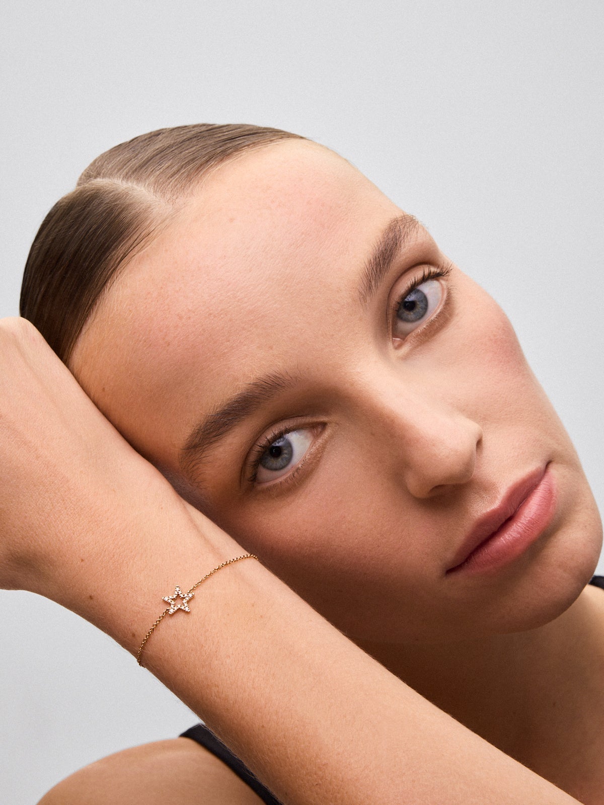 Pulsera cadena con estrella de oro rosa de 18K con diamantes